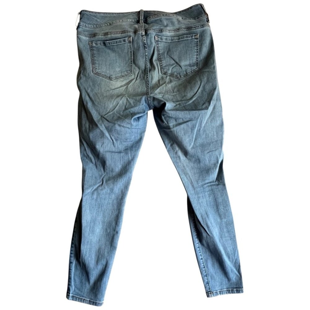 Torrid Bombshell Skinny Jeans 14R Light Wash Distressed Stretch - Picture 3 of 12